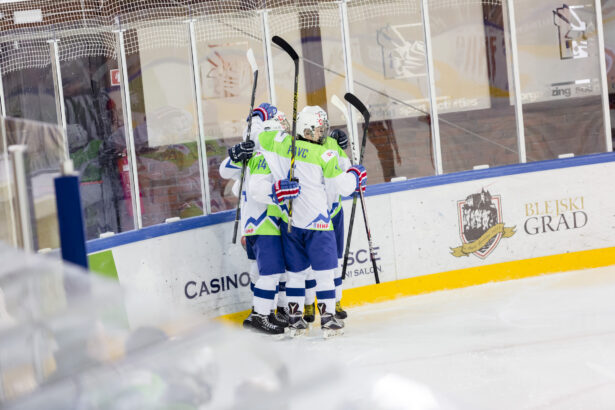 IIHF-SLO-AUT-U18-GP-54